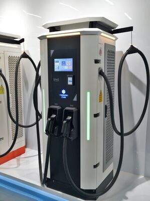 شاحن سيارات كهربائية DC بقوة 60 كيلوواط CCS1 CCS2 CHAdeMO GB/T 200-1000 فولت OCPP 1.6J IP54 محطة شحن سريع